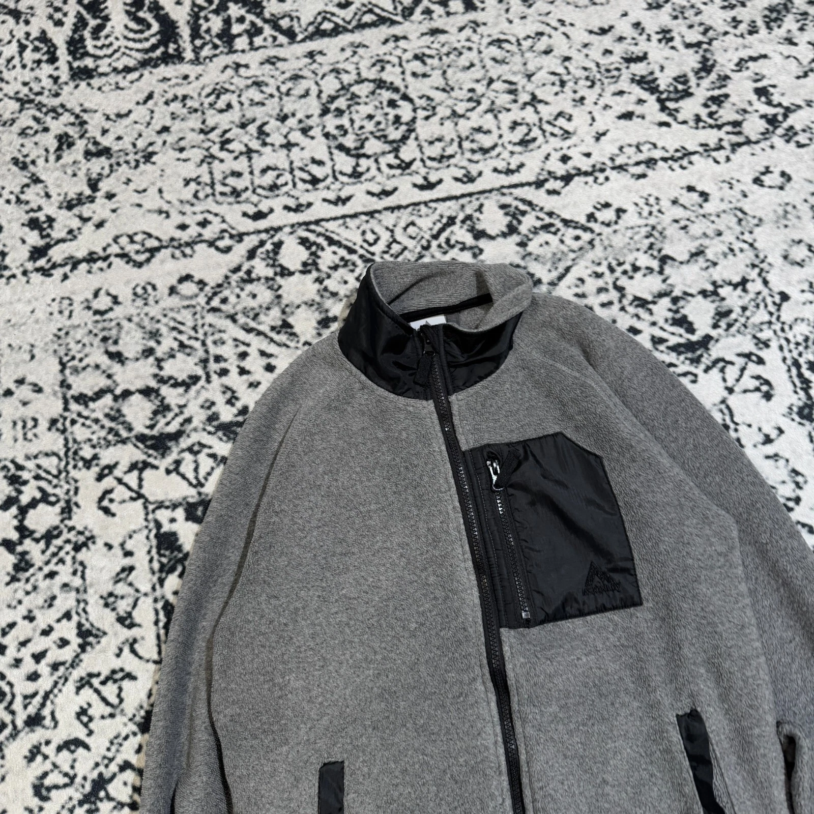 GUCCI Giacca pile Mc Kinley unisex grigio poliestere taglia XS vestibilità regolare Y2K lupo anni 90 A