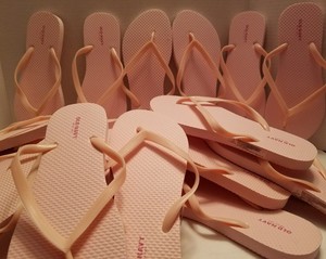 old navy plastic flip flops