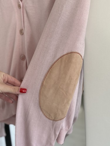 Cardigan femme Maison Margiela rose boutonné col V patch coude coton taille M - Photo 4/17