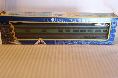 #ad HO Scale Rivarossi Observation Car Northern Pacific Green # Montana Club $40.00