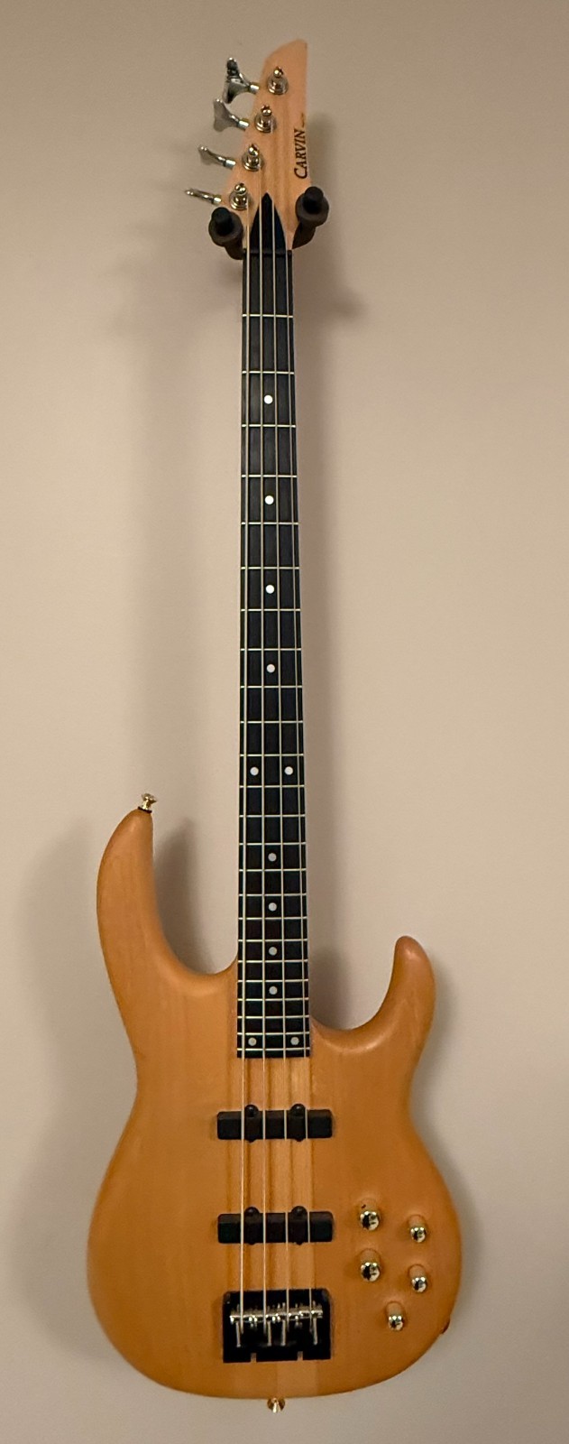 Carvin LB70 Bass w/ Active Electronics, Neck Thru, Deluxe Vintage Case