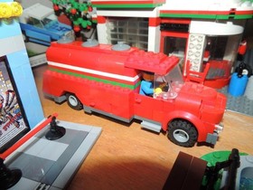 2007 Lego 10184 Town Plan 100% complete with manual & box 50th Anniversary NICE!