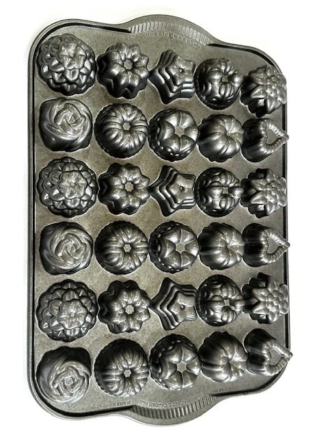 Williams Sonoma Nordic Ware Nonstick Cast Aluminum Teacake Plaque