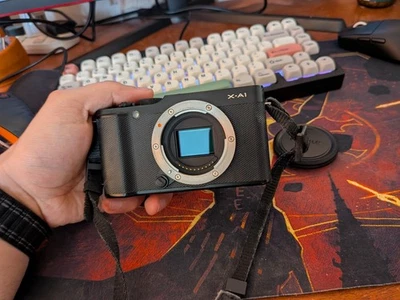 Fujifilm X-A1 Mirrorless Camera + NEEWER 35mm f/1.2 Lens - Bild 1 von 4