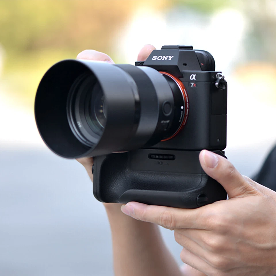 VG-C2EM A7 II Battery Grip Vertical Handler for Sony a7II a7RII a7MII a7KIIA7SII - Image 4 of 4