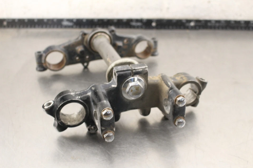 Yamaha XT250 1981 horquilla delantera inferior superior triple árbol vástago abrazadera W823 Foto 2 de 4