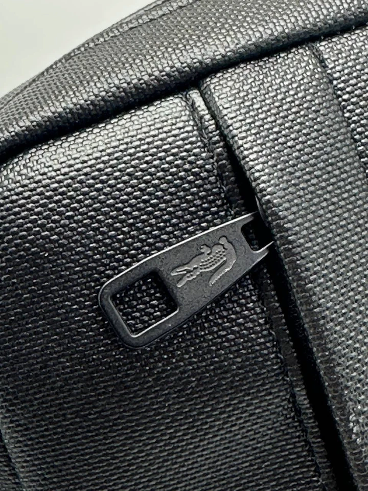 Bolso Mensajero Lacoste Unisex Negro Foto 4 de 4