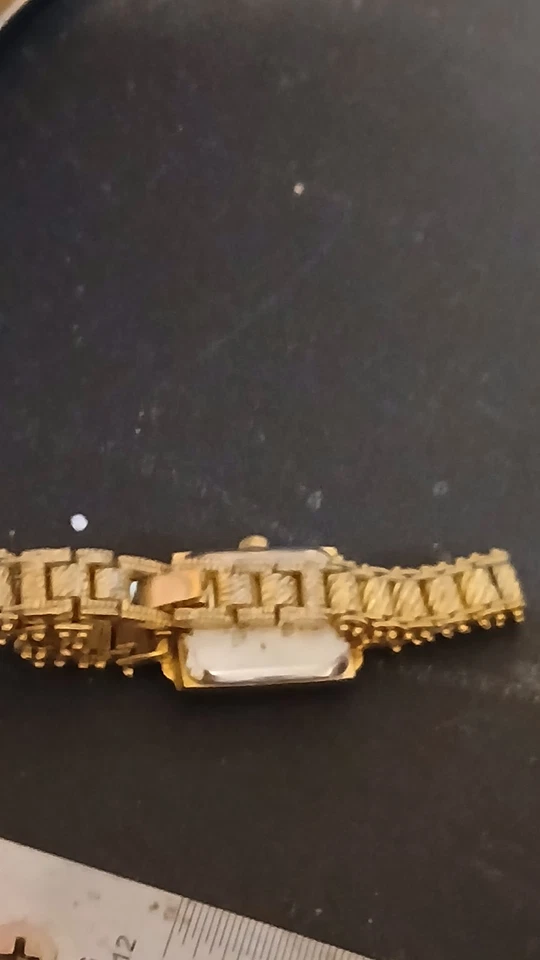 Reloj Vanity Fair Mujer Cuarzo Tono Dorado Vintage Vfw511 Batería Nueva Funciona Foto 3 de 3