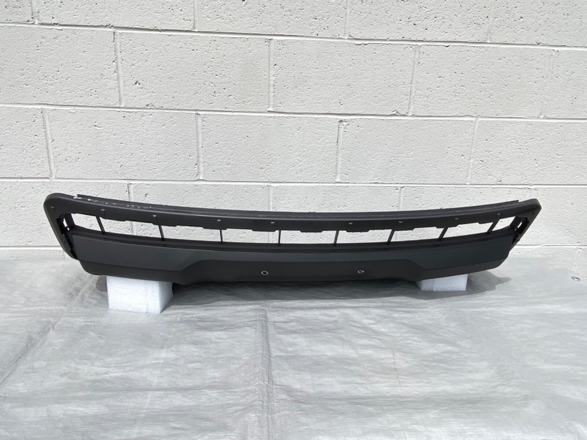 ℳ 2015 - 2019 GMC Canyon Front bumper lower valance skid plate