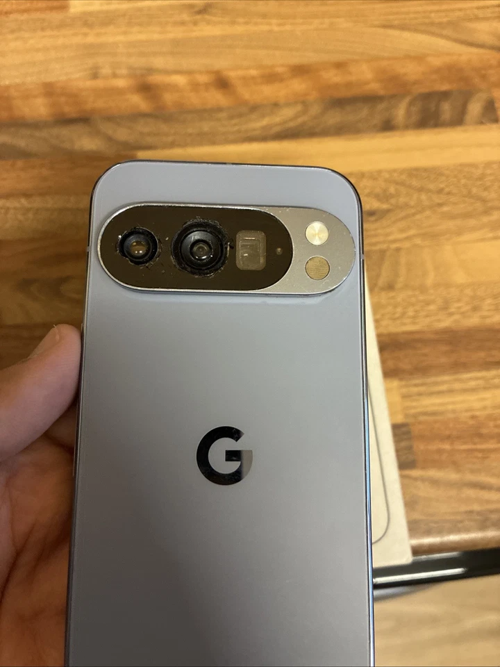 Google Pixel 10 128GB Unlocked Frost, photo 2 of 5