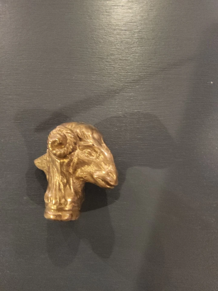 COMPRADOR EMBRUJADO CUIDADO RARO AF Latón Sólido Rams Cabezas Mesa auxiliar HECHA EN ITALIA Foto 3 de 4