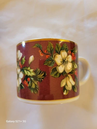 Set Of 4 Splendor By Sakura Stoneware Mugs 2 3/4 H X 3 1/4 D Christmas Holly