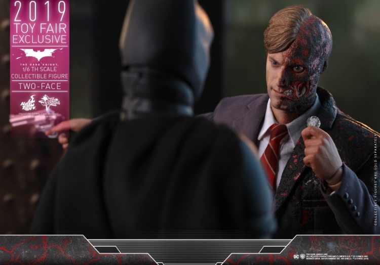 Hot Toys MMS546 Batman The Dark Knight - Two-Face (Harvey Dent) 12