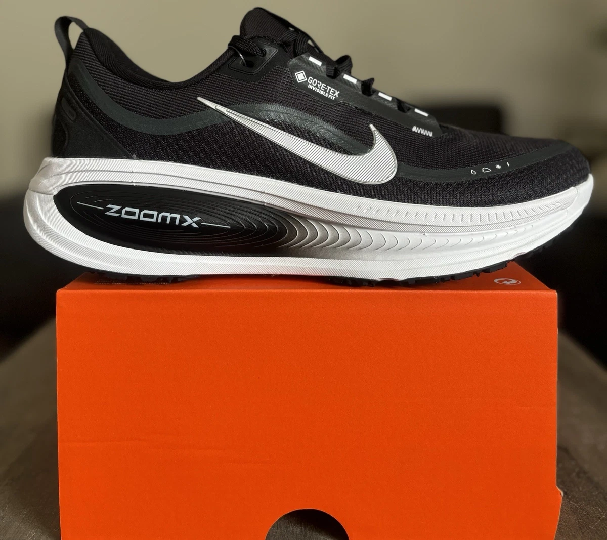 NEW Nike Vomero 18 GORE-TEX Men\'s Size 11 Black Metallic Silver HQ7001-002 Running shoes Nike Vomero 18 Gore-Tex | Foot-Store main image 3