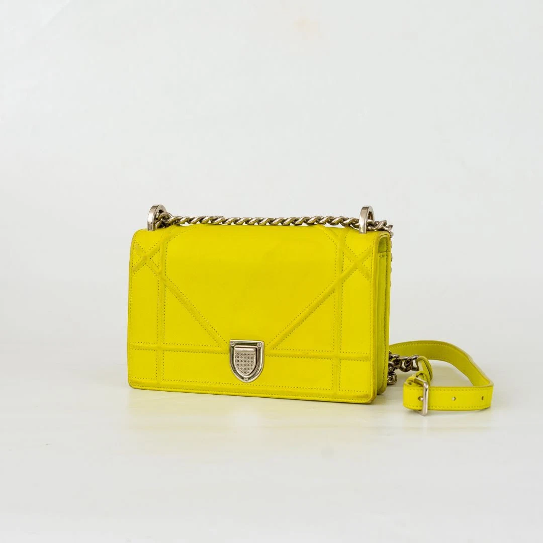 Sac à rabat moyen diorama en cuir jaune Dior