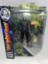 Product Image: Diamond Select Universal Monsters Wolfman Action Figure & Base – 2015