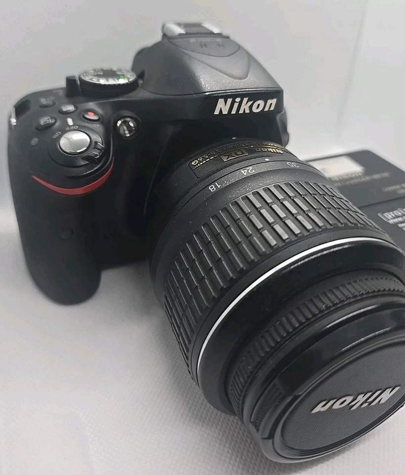 Paquete de cámara réflex digital Nikon D5200 lente 18-55 DX VR, 2 baterías, cargador digital Foto 3 de 4