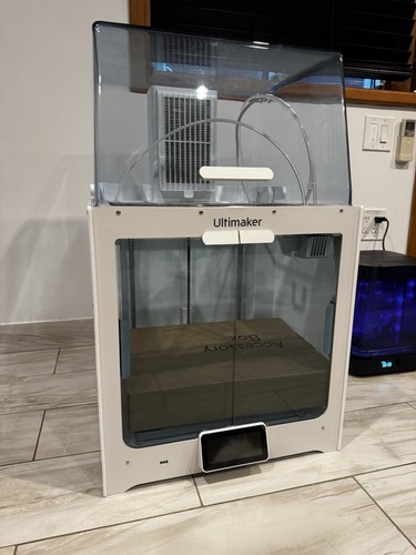 2022 Ultimaker S5 3d Printer w/ Air Manager & Extra Filament