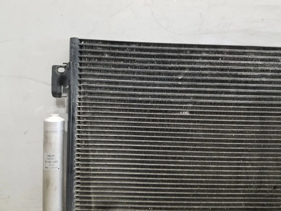 Dodge Challenger R/T 2012 condensador de aire acondicionado de 5,7 L 12 Foto 3 de 4