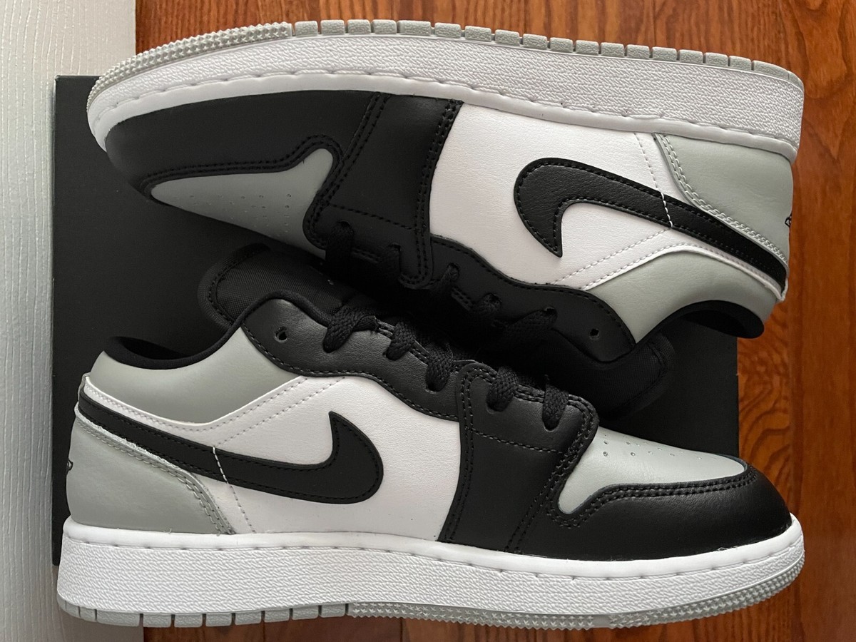 靴 Nike Air Jordan 1 Low \"Black Toe\" 2019 Jordan 1 Low Black Toe 2019 (553558-116) Men's Sizes 10.5
