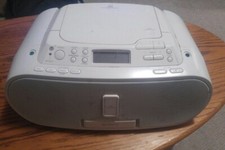 SONY ZS-S2iP WHITE PORTABLE AM/FM RADIO CD IPOD STEREO BOOMBOX AUDIO PLAYER