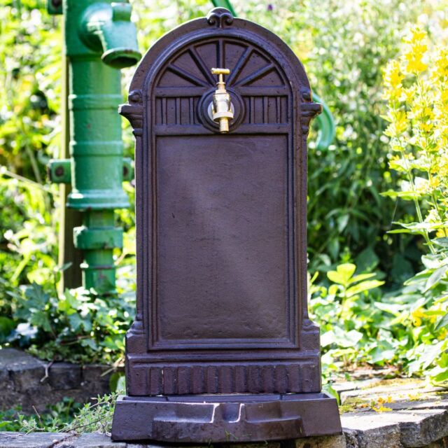 Standbrunnen mit Wasserhahn Eisen in Braun wie antik Gartenbrunnen
