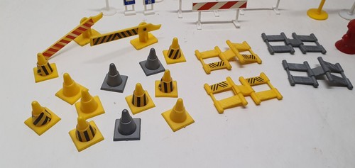 Lot De 66 Accessoires Routier Panneaux Plot Jeux Jouets Mise En Scène Miniatures - Bild 2 von 5