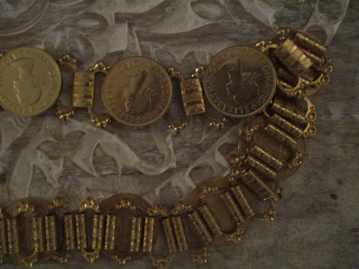 Her Majesty Queen Elizabeth II Gold Tone Coin Belt 32.5L | eBay display picture 1