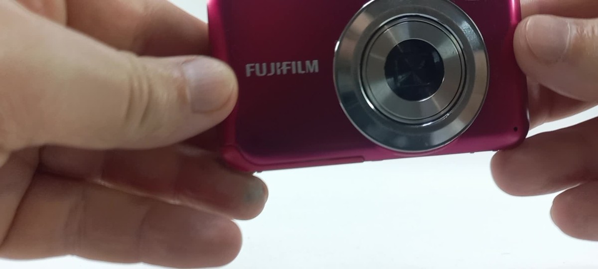 Fujifilm Finepix JV100 12.0MP Digital Camera - Rare Red Battery