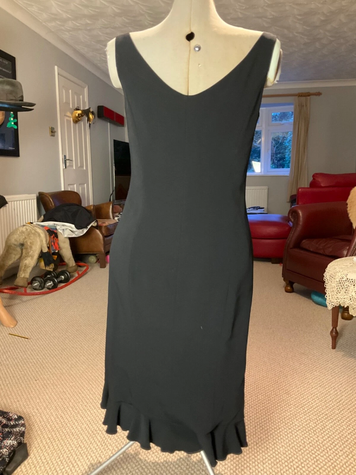 Abito Moschino nero economico e chic bordo arricciato taglia UK10