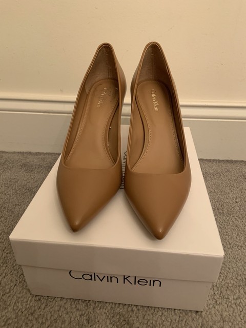 calvin klein caramel pumps