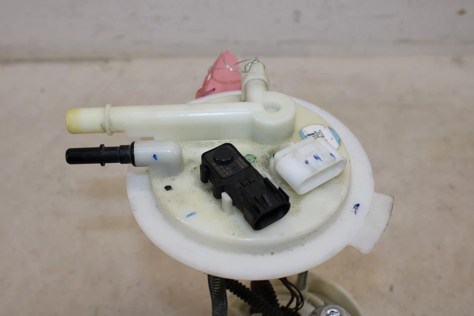 2008-2009 Pontiac Solstice GXP 2.0l Fuel Pump 15868349 OEM NA55 - Image 2 of 4