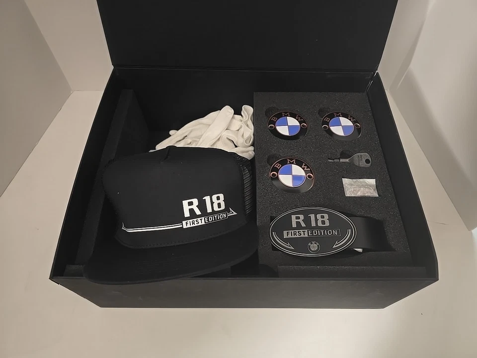 BMW MOTORRAD R18 PRIMERA EDICIÓN HACER LA VIDA UN PASEO LIBRO CINTURÓN INSIGNIA SET DE REGALO RARO Foto 2 de 4