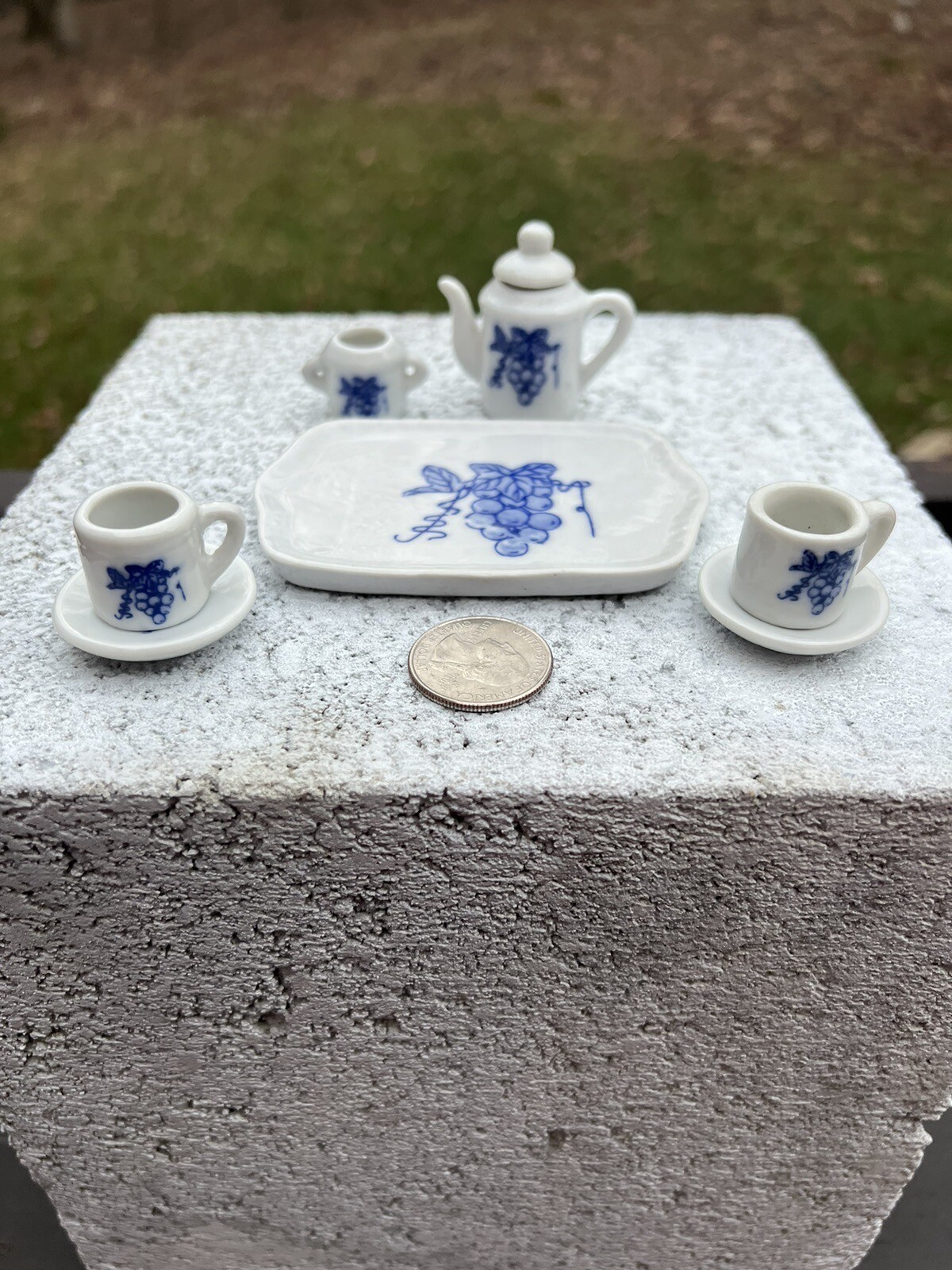 как выглядит Vintage 8 Pc Porcelain Miniature Tea Set Grape Leaf Design Incomplete фото