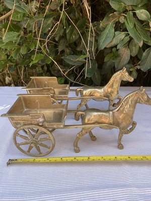 Paar alte massive Messing Pferde und Wagen Figuren / Paar Messingstatuen