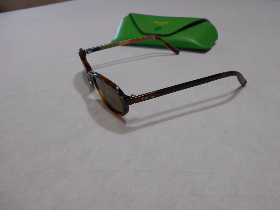 Солнцезащитные очки Kate Spade BEA/S с чехлом 4 1/2 дюйма в коричневой черепаховой оправе с янтарными линзами - Изображение 4 из 4