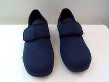 COSYFEET  ROOMY SLIPPER SHOES  SIZE 7 - touch close strap