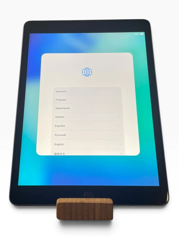 Apple iPad (8th generation) · 32GB · Wi-Fi, Foto 1 von 5