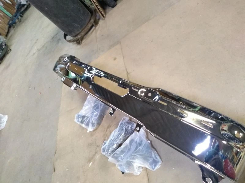 (SOLO RECOGIDA LOCAL) Parachoques delantero estilo clásico cromado se adapta 03-07 Silverado 1500  Foto 3 de 4