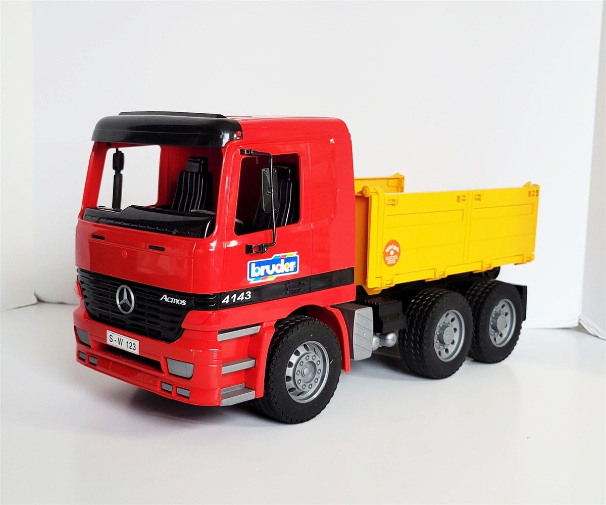 Bruder Mercedes Benz Actros ダンプカー Bruder Mercedes Actros 4143 Red Yellow Construction Dump Truck
