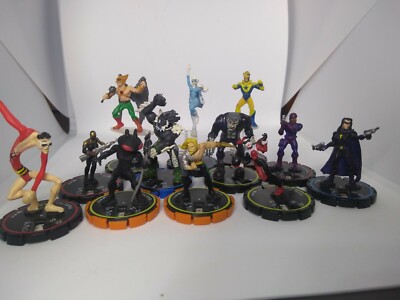 12x DC Comics -HEROCLIX Hypertime- Aquaman, Harley Quinn, Hawkman, Huntress usw!