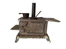 1900's Antique Vintage Eagle Cast Iron Toy Stove  425 with Accessories