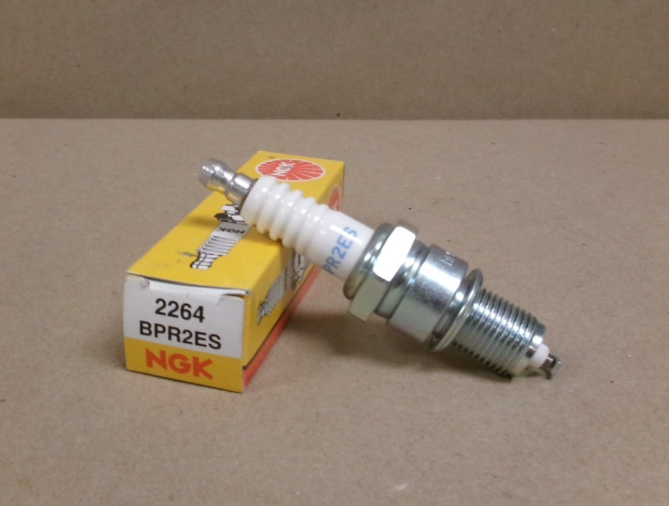 New NGK 2264 BPR2ES Spark Plug