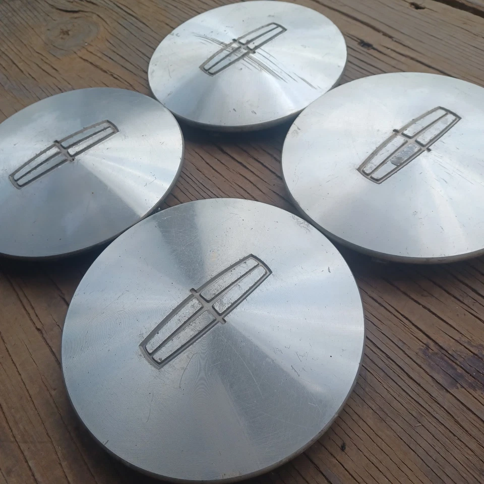 Lincoln Mark VIII, Juego de 4 tapas centrales Town Car, 1993-1996 p/n F3LC 1A096 GA Foto 2 de 3