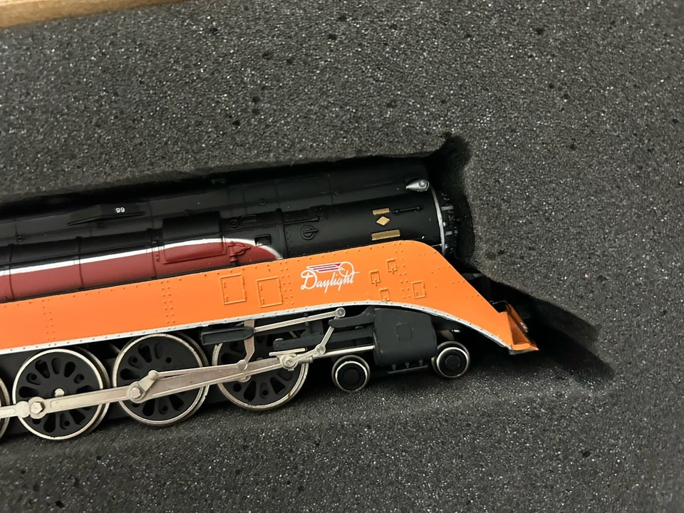 HO Bachmann Plus SP Southern Pacific 4-8-4 GS4 Daylight 4449 Steam Engine/Tender - Image 3 of 4