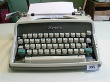 Rare Olympia Deluxe SM7 Congressw Elite 11 Pitch Portable Typewriter one owner thumbnail