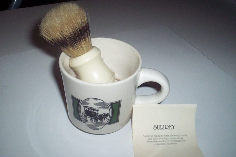 Surrey shaving kit -M/NM cond.