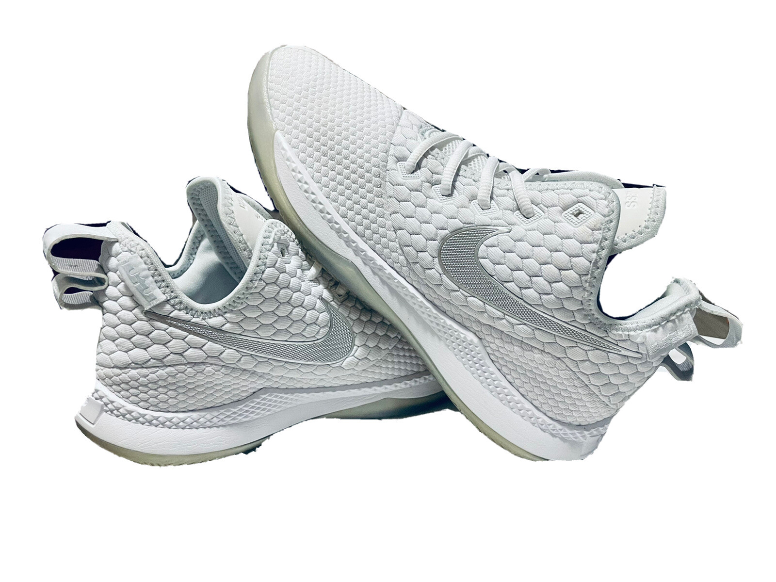 Size 10.5 - Nike LeBron Witness 3 White 