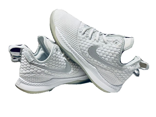 Size 10.5 - Nike LeBron Witness 3 White 