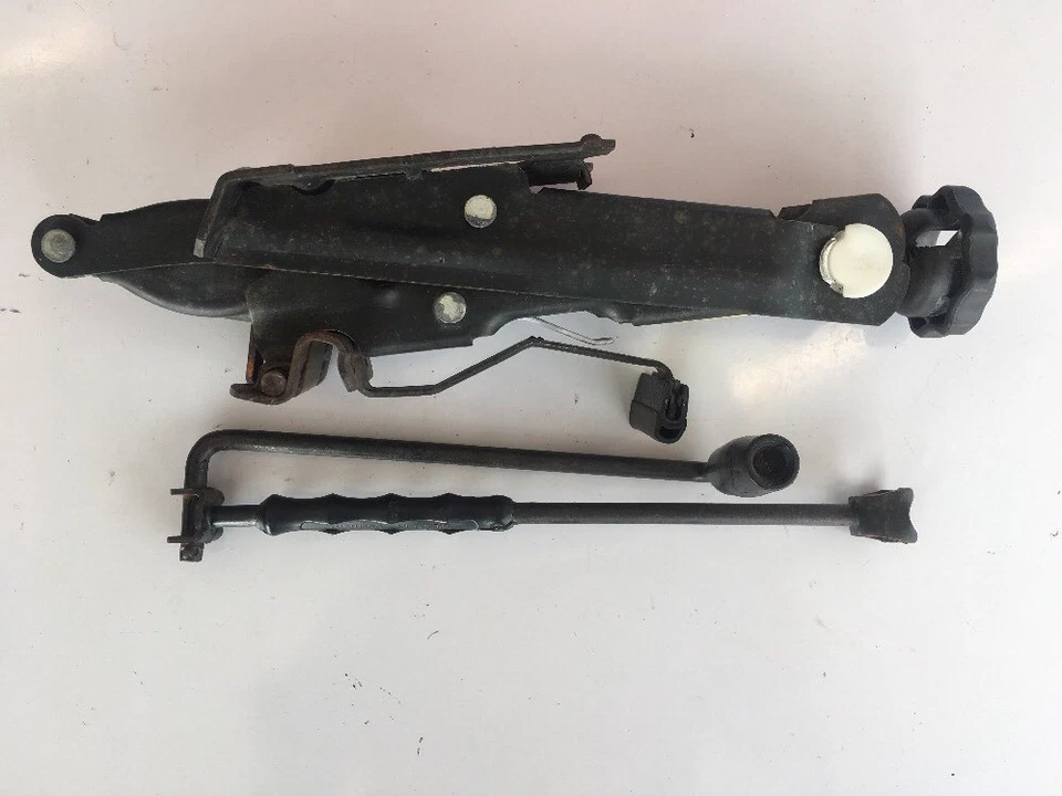 Volkswagen Beetle 1998-2001 gato elevador y manivela trasera interior 1C0011031 OEM Foto 3 de 4